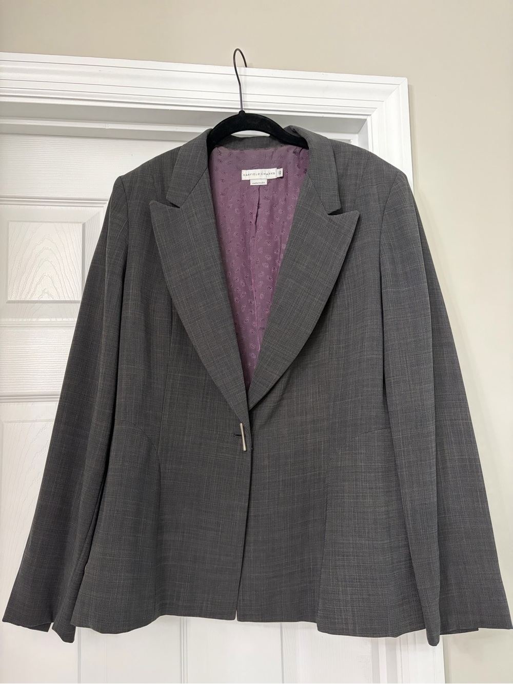 Garfield & Marks Women's Gray Single-Button Wool Blazer